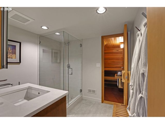 3619 Sw 50TH Ave, Portland, OR 97221