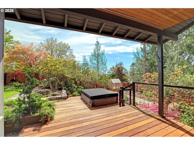 3619 Sw 50TH Ave, Portland, OR 97221