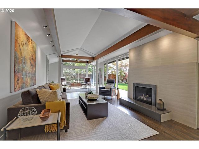 3619 Sw 50TH Ave, Portland, OR 97221