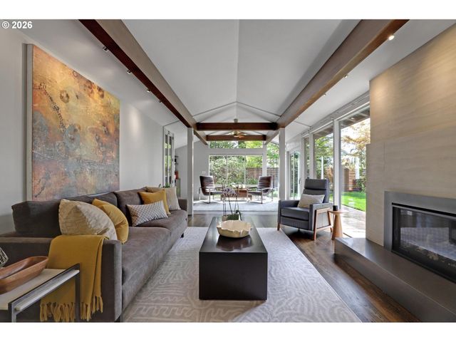 3619 Sw 50TH Ave, Portland, OR 97221