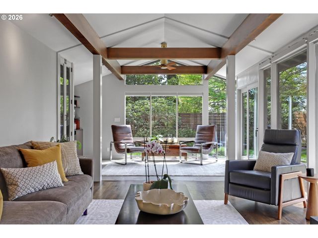 3619 Sw 50TH Ave, Portland, OR 97221