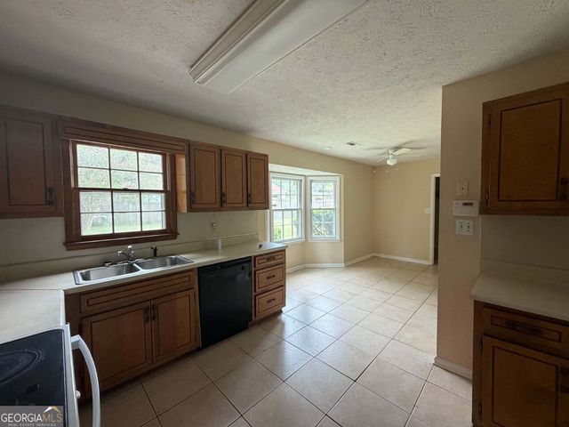 7021 Whitfield Drive, Riverdale, GA 30296