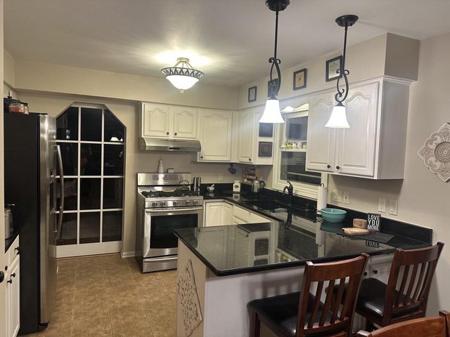 880 Uhen COURT, Burlington, WI 53105