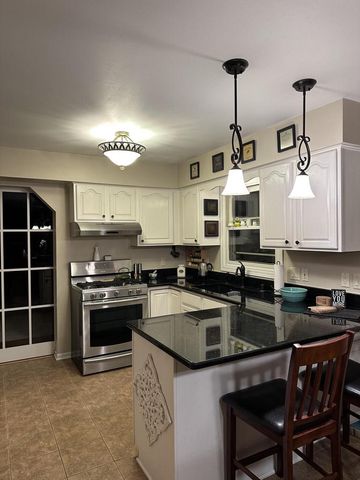 880 Uhen COURT, Burlington, WI 53105