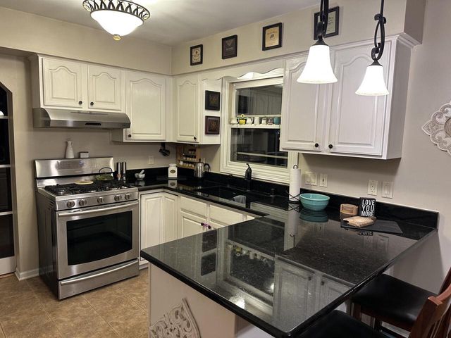 880 Uhen COURT, Burlington, WI 53105