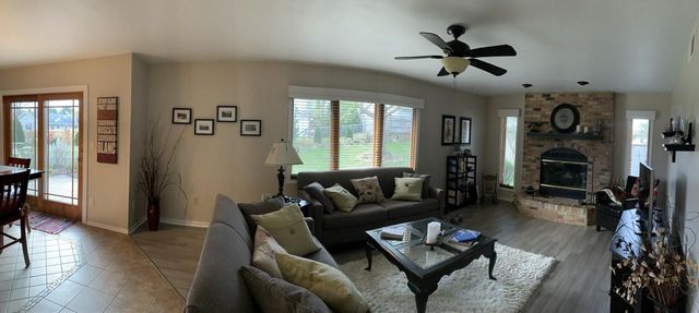 880 Uhen COURT, Burlington, WI 53105