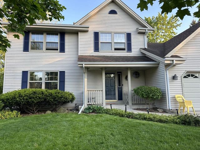 880 Uhen COURT, Burlington, WI 53105