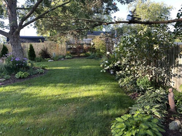 880 Uhen COURT, Burlington, WI 53105