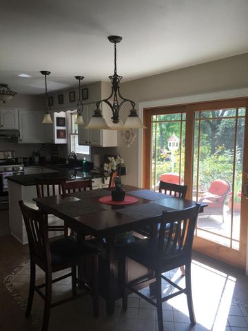 880 Uhen COURT, Burlington, WI 53105