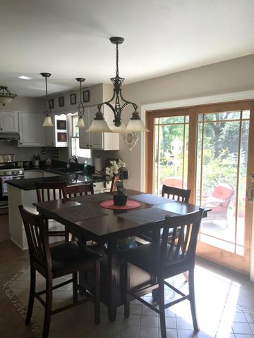 880 Uhen COURT, Burlington, WI 53105