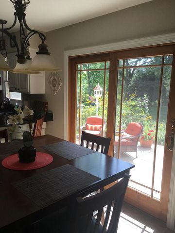 880 Uhen COURT, Burlington, WI 53105