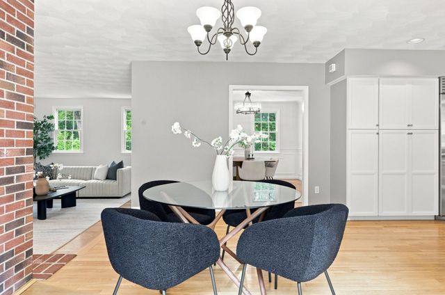 10 Hawk Ridge Rd, Andover, MA 01810