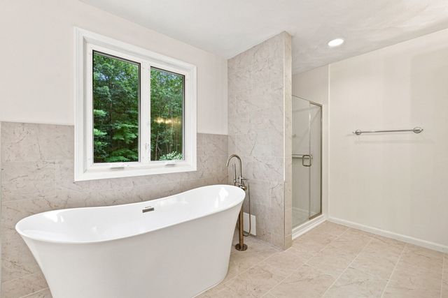 10 Hawk Ridge Rd, Andover, MA 01810