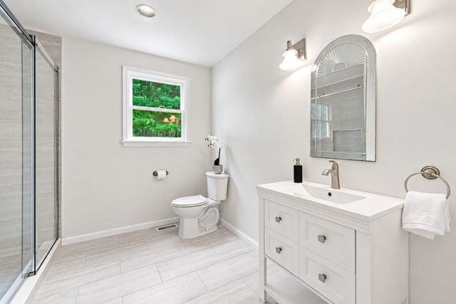 10 Hawk Ridge Rd, Andover, MA 01810