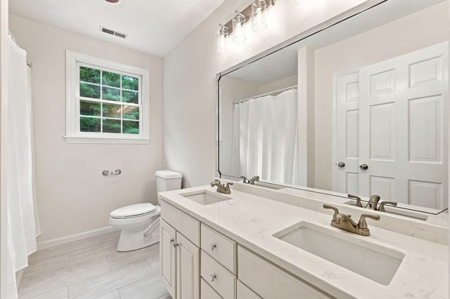 10 Hawk Ridge Rd, Andover, MA 01810