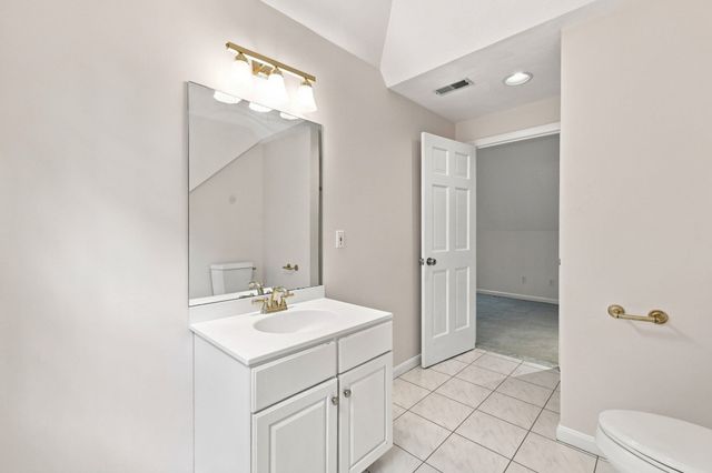 10 Hawk Ridge Rd, Andover, MA 01810