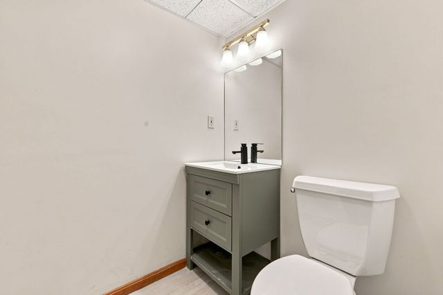 10 Hawk Ridge Rd, Andover, MA 01810