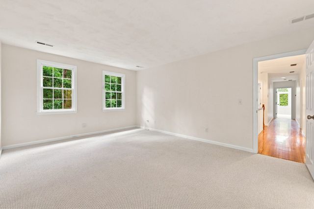 10 Hawk Ridge Rd, Andover, MA 01810