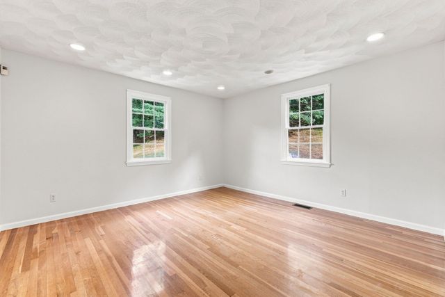10 Hawk Ridge Rd, Andover, MA 01810