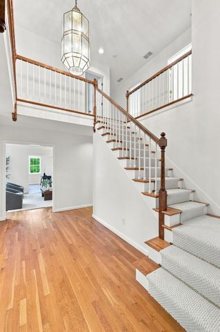 10 Hawk Ridge Rd, Andover, MA 01810