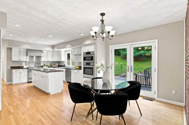 10 Hawk Ridge Rd, Andover, MA 01810