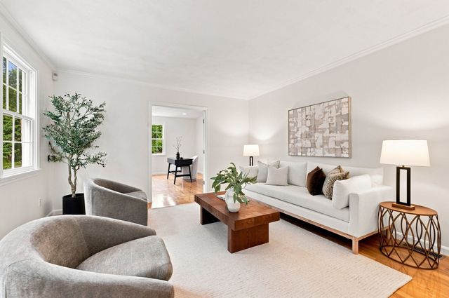 10 Hawk Ridge Rd, Andover, MA 01810