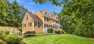 10 Hawk Ridge Rd, Andover, MA 01810