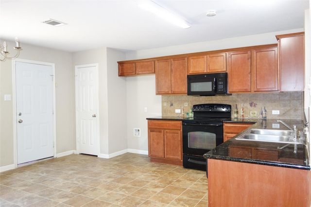 108 Lavaca LOOP, Hutto, TX 78634