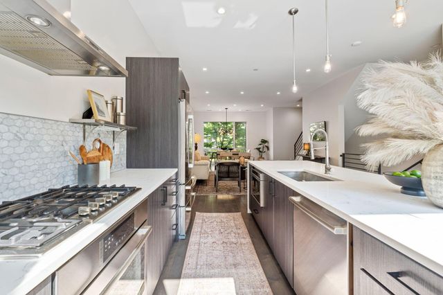 801 N 6th Street, Columbus, OH 43215