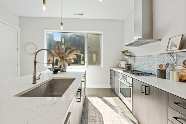 801 N 6th Street, Columbus, OH 43215