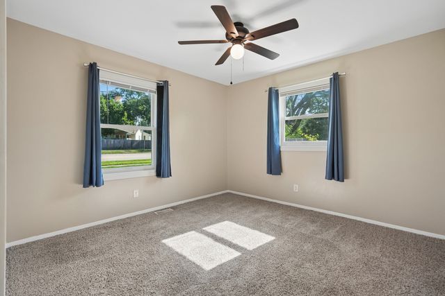 1929 Tanglefoot Lane, Bettendorf, IA 52722