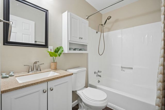1929 Tanglefoot Lane, Bettendorf, IA 52722