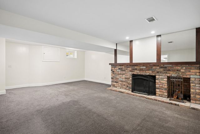 1929 Tanglefoot Lane, Bettendorf, IA 52722