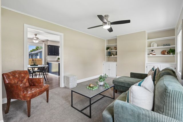 1929 Tanglefoot Lane, Bettendorf, IA 52722