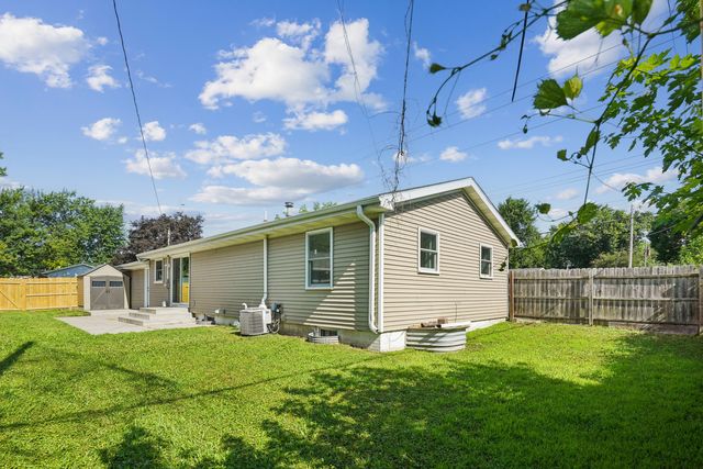 1929 Tanglefoot Lane, Bettendorf, IA 52722