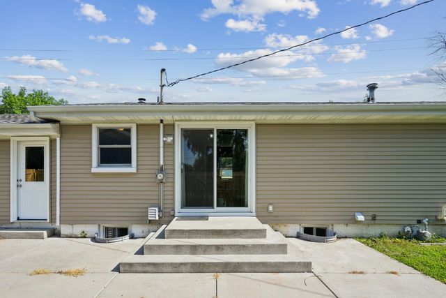1929 Tanglefoot Lane, Bettendorf, IA 52722