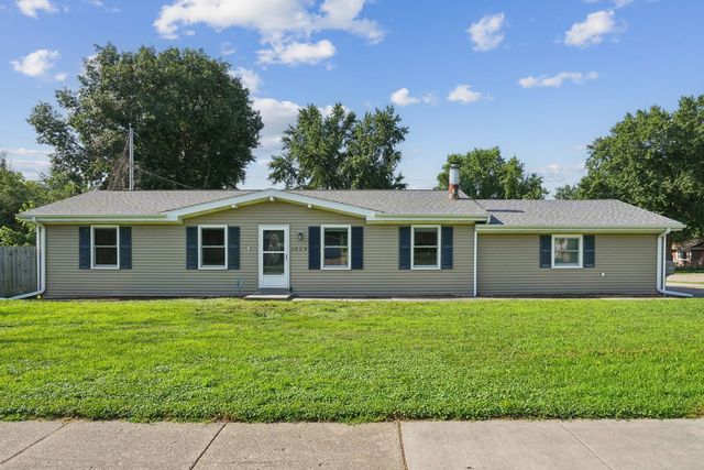 1929 Tanglefoot Lane, Bettendorf, IA 52722