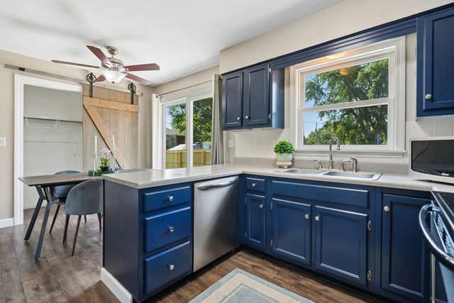 1929 Tanglefoot Lane, Bettendorf, IA 52722