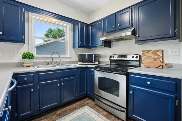 1929 Tanglefoot Lane, Bettendorf, IA 52722