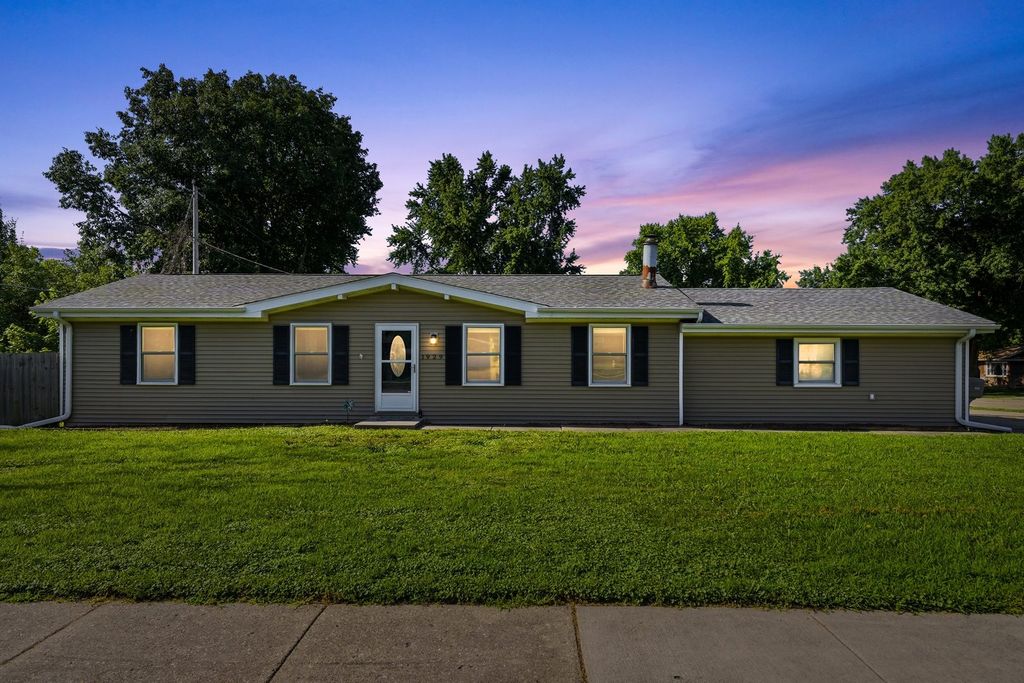 1929 Tanglefoot Lane, Bettendorf, IA 52722