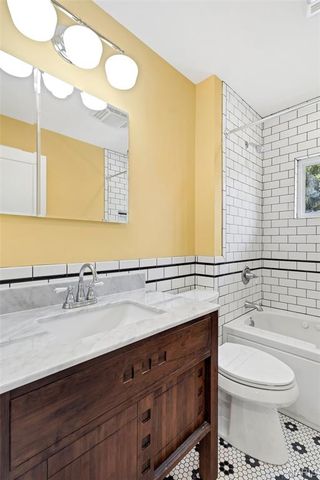 7826 Grove Avenue, St Louis, MO 63119