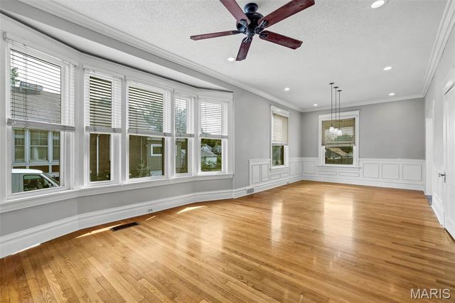 7826 Grove Avenue, St Louis, MO 63119