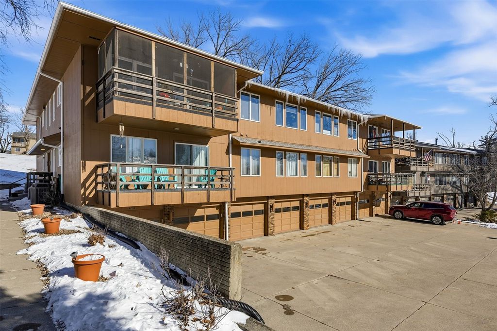 1730 Pikes Peak Ct NE, Cedar Rapids, IA 52402