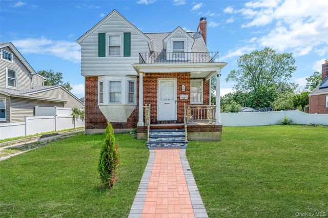 16 Felton Avenue, Valley Stream, NY 11580