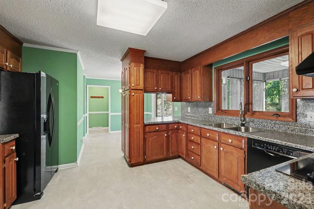 121 Country Creek Drive, Kings Mountain, NC 28086