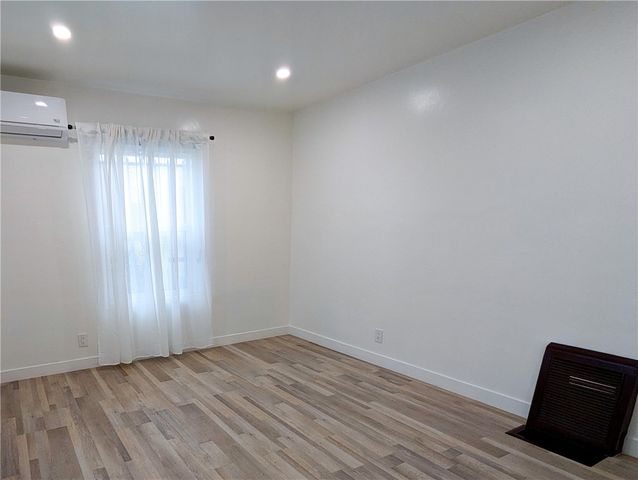 6101 S Hobart Boulevard, Los Angeles, CA 90047