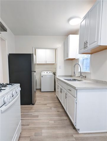 6101 S Hobart Boulevard, Los Angeles, CA 90047