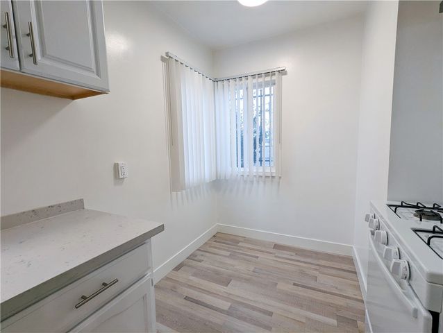 6101 S Hobart Boulevard, Los Angeles, CA 90047