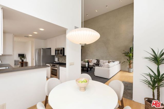 1271 Granville Avenue 401, Los Angeles, CA 90025
