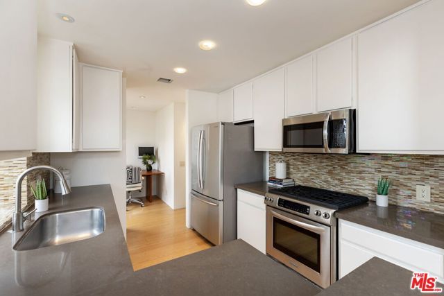 1271 Granville Avenue 401, Los Angeles, CA 90025
